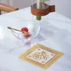 Tavolino tavolino in PVC tappetino da pasto dorato Ciotola isolata tazza di caffè da pranzo usata per la decorazione della casa