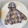 Fasion Baby Brand Hooded Jacket Hoogwaardige kinderspinterjack voor de lente en zomer Luxe jas High-End Children's Blazer-maat 100 cm-150 cm B7