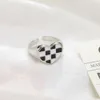 Ny droppolja svartvitt schackbräda persikhjärta med förenklad kedja, fem spetsiga stjärnhartssled