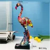 Dekorativa figurer harts Nordiska graffiti Flamingo figurstaty Fairy Garden Living Room Office Wedding Ornament Home Decoration