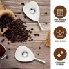 Bandejas de chá Cerâmica Cheop Coffee Bean com colher de aço inoxidável em pó branco.