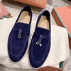 Hoogwaardige vrouwen suède leer buiten wandelen platte loafers rond teen catwalk merk ontwerper dames slip op hete verkoop echt lederen zachte wandelschoenen vrouw