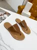 2024 Luxury slippers Designer Slipper Sandaal Women Man Platform geperforeerd sandaal gemaakt van transparant materiaal Modieuze sexy mooie zonnige strandvrouw 0409