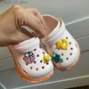 Sandalen Kinderen Zomer Cartoon Cave Hole Sandalen Kinderen Garden Slippers Sandalen Sandalen Niet-slip Zacht opgeloste Snel drogende babymeisjes Schoenen T240415