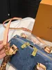 Kvinnors och mäns axelväska Designer Chain Bag Högkvalitativ plånbok Diagonal STRADDLE Väska, vacker väska, storlek: 23 cm*13cm.