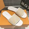 2024 Nouvelles pantoufles Designer Femmes Sandale Top Quality Luxury Fashion Fashion Slippers Broidered V Letter Summer Flat Bottom Slippers Ligne Sandal Taille 36-42