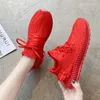 Fitnessskor sommar ultralight bekväm stickning springande kvinnlig mode streetwear cool röda sneakers kvinnor avslappnad chunky