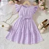 Flickas klänningar flickor sommar ny stil liten flygande ärm klippt fast färgklänning för barnbarn Y240415