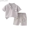 Kleidungsstücke neue Sommer-Baby-Kleidung Anzug Kinder Jungen Brief T-Shirt Shorts 2pcs/Set Kids Clothing Kleinkind Casual Kostüm Infant Tracksuits Y240415