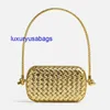 Knot Womens con cinghia Minaudio frizione botegaveneta imbottita intreccio in pelle Minaudio con cinghia in pelle a croce cinghia intrecciata chiusura del nodo metallico S0FV