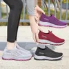 Casual Shoes 2024 Spring Women's Wholesale Breattable One Step Soft Sole Walking for Middle and Land Age mamma