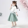 Kledingsets Kinder oude kostuum Chinese stijl Kleine Girl Tang Suit 2024 Zomer Hanfu Diploma Ceremony Dress Cute Qipao