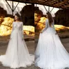 2024 Böhmen Bröllopsklänningar Långa ärmar Lace Appliques Bridal Glows Custom Made Sexy Backless Sweep Train A Line Wedding Dress