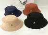 2020 Nieuwe Kangol Borduurde emmerhoeden Dierpatroon Zon Hoeden Schaduw Flat Top Fashion Corduroy Hoed voor paar Travel A31504 C01232215961