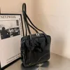 Axelväskor kvinnor vintage tote handväska pu läder enkel fyrkantig stor kapacitet minimalistisk väska dagligen för damer