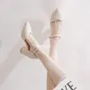 Chaussures habillées Version de style coréen sauvage épaisse avec une mode pointue confortable talons hauts tendance sexy talon mariage 2024