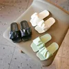 Slipper Girls Summer Slifors Slides Slides Kids Half Sandals Ruffles Prugne Sweet Slifor per il bagno che nuota per interni T240415