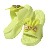 Wysokie kapcie Nieślone Domowe Domowe Miękkie dno modne grube dezodorant proste sandały eva outdoorowe 240412