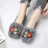 Chaussures décontractées Real Rex Hair Women Fourn Slippers Broider Flower Mandis à talons plats Plateforme Espadrilles Plus taille en peluche