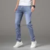 メンズジーンズデザイナー男性用ジーンズ新しいトレンドスモールストレートチューブカジュアルパンツのためのカジュアルカジュアル汎用性の高いメンズパンツ