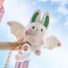 Kissen Kawaii Fledermausplüschgefüllte Puppe mit Rougeer weicher flauschiger Wurf für Schlafzimmerautos kreatives Mädchen Geschenk