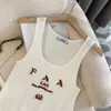 Tank top mulher designer de luxo malha de verão confortável bordado largo ombro de ombro de pescoço de pescoço sem mangas camisetas lúpicas designer de luxo colete de cores sólido