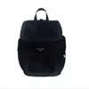 Transportador de cachorro Backpack preto Mochila Pomerânia Maltesa Tolas de cães gato transportando bolsa de estimação à prova d'água com letras de moda de tamanho grande