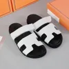 Designer Sandals Slides Slifor Sandalo Sandalo Scarpe da donna in pelle Luxury Slipper Sandal Sandalo Durevole Comfort Darice 35-42 con scatola