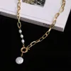 Jewelry World Metal Baroque Pearl Pendant Collier avec chaîne de cols asymétriques Instagram japonais et coréen