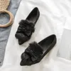 Chaussures décontractées à nœuds à nœuds plates de fourrure Femmes Points de mots d'orteil Prèche hiver