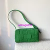 Кожаные сумки на плече Bottegeneta Designer Bags 2024 Spring New Women Fashion персонализированная тканая наволочная сумка Высококачественное одно плечо имеет логотип HBG2JQ