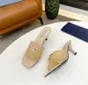 2024 Femmes Nouvelles chaussures d'été mode sexy mot de boucle de boucle