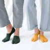 靴下靴下2本のフィンガーソックスサマーコットカップルタビソックス通気性2つのつま先靴下女性