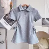 2024 Sommar Nya babyflickor Kläder Casual Dress Slim Fit Polo Neck kjol Kort ärm Hålig ut minikjolar barnkläder kläder