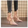 2024 Cross-riem Romeinse sandalen Suede High Heels schoenen schoenen met één lijn met één lijn spaar fijne hiel puntige sandalen Zapatos de mujer 240415