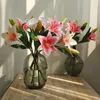 Dekorative Blumen künstliche blumblüte grüne Blätter Kunstseix Seidentuch nützlich 52 cm 2 Köpfe Spring Lily DIY Unkraut Bouquet