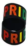 50pcs Gay Pride Ein Zoll breites Silikonarmband Schwarzer Erwachsener Größe Debossed und gefüllt in Regenbogenfarben Logo7323434