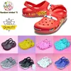 Croc Sandals Famous Designer Femmes Men Kids Glog Slides Slippers Clogs Place Chaussures imperméables Boucle à l'extérieur Sneakers triples noirs rose rose