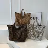 LEFTSIDE LEOPARD DESIGN 2024 KOREAN Fashion Big Crossbody Bags for Women Travel Handbag Lady Shopper Shopping Shopping Bag 240415