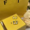 Fendin Earring Woman Regalo Nuova lettera F Diamond Orecchini perle Eleganti piccoli orecchini di ago argento semplice e versatile