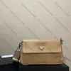 Yüksek kaliteli tasarımcı çanta erkek ve kadın messenger çanta lüks crossbody çanta tu emaye metal üçgen logo rejenerasyonu naylon deri omuz çantası zinciri çantası