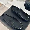 Maultierlaafer Wildleder Frauen Pantoffeln Flats Loafer Echtes Leder Luxus Designer Schuhe Metallschnalle Sommer-Slipper-Slipper-Top-Qualität mit Kastengröße 35-42