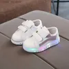 Sneakers 2024 New Childrens Sneakers Kids Fashion White Non-slip Casual Shoes Boys Girls Sneakers Toddler LED Light Shoes Outdoor Shoes T240415