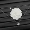 Luxury merkbrief Initiële hanger ketting Elegant trui kettingontwerp voor vrouwen houden van sieraden kristal parel strass tumoise kettingen niet -fade bruiloft