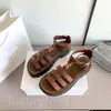 Дизайнер Clea Sandal Slippers Gladiator Люксрию повседневные туфли кожаная пляжная бассейн коричневая черная леди платформу слайд женская мужчина плоские ползунки Летняя тапочка