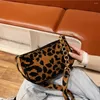 Axelväskor vintage gata kedja handväska plysch leopard kvinnor väska dagligen totes