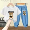 Kläder set sommar baby pojke flickor kläd set barn tecknad björn tshirts och byxor passar barn casual topp botten spårdräkt sport kläder t240415