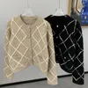 Kvinnors stickor Diamond Plaid Studded O-Neck Sticked Cardigan Women Retro Stylish Single Breasted Wool Blended Sweaters Coat 2024 Spring