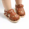 Sandały wypoczynkowe i wygodne sandały dla dziewczynek oddychają i lekkie letnie kwiatowe sandały palców T240415