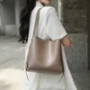 Sac en cuir authentique pour femmes pour le printemps 2024 Versatiles et conception de niche Héqueur haut de gamme Bodet de grande capacité à bandoulière